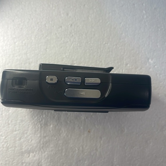 Sony Walkman SM-FX 19 cassette player mega bass rolling mechanism radio beltclip - Picture 2 of 6